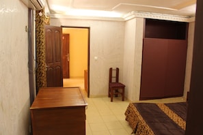 Minibar, individually decorated, individually furnished, desk