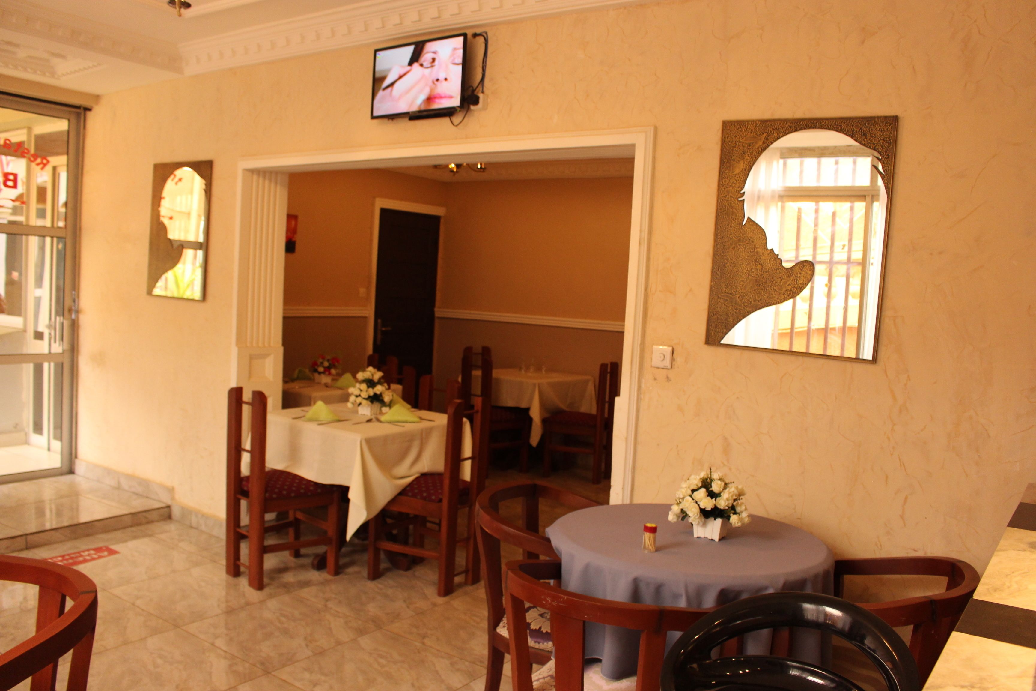 Frokost, lunsj og middag serveres