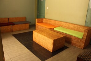 Coin salon dans le hall