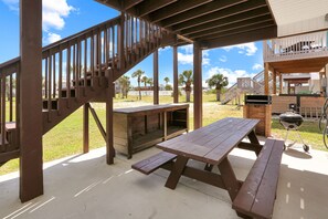 Outdoor dining - Close To The Beach, Community Pool, Plenty of Room ~ The Shore House (St. Joe Beach)