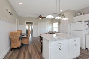 Dining - Close To The Beach, Community Pool, Plenty of Room ~ The Shore House (St. Joe Beach)