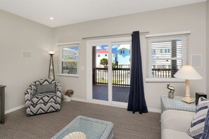 TV - Close To The Beach, Community Pool, Plenty of Room ~ The Shore House (St. Joe Beach)