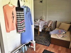 Club Cabin, 1 Bedroom, Kitchenette | Living room