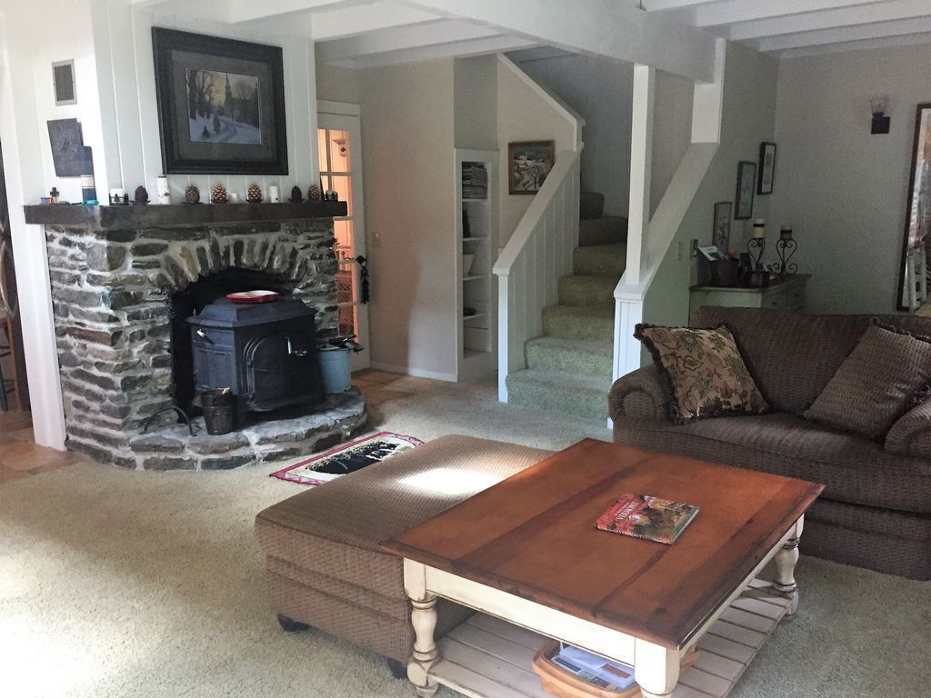 Charming Townhouse, Sunroom Dining, Close to Mount Snow Carinthia Base. Hot tub!