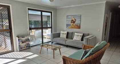 Beerwah House, 3Bedroom , swimming pool, near Australia Zoo, Sunshine Coast