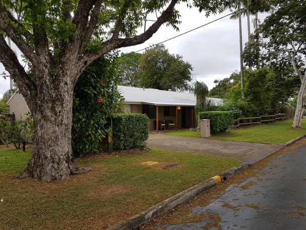 Exterior - Beerwah House, 3Bedroom , swimming pool, near Australia Zoo, Sunshine Coast (Beerwah)