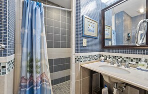 Ensemble douche/baignoire, serviettes fournies