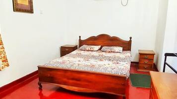 Habitación Deluxe | Ropa de cama de alta calidad y caja de seguridad en la habitación