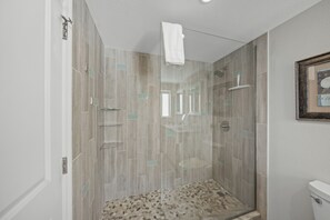 Douche, séchoir à cheveux