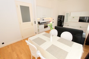 Appartement Prestige (Apartment 1) | Repas dans la chambre