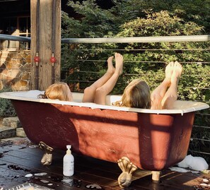 Bañera de hidromasaje al aire libre