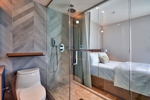 Premier Suite (Full Bed) | Premium bedding, memory-foam beds, desk, laptop workspace