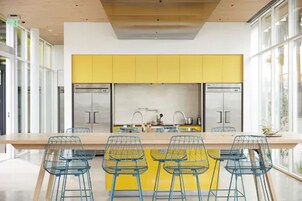 Refrigerador, microondas