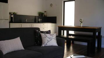 Smart TV, reproductor de DVD, libros y videoteca