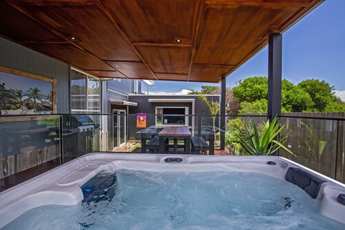 Island Getaway, Outdoor Spa, Games Room