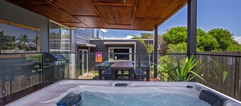 Helt nytt utomhus-spa, spelrum, WI FI, biljardbord