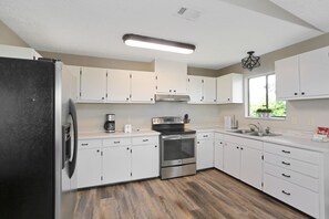 Fridge, microwave, oven, coffee/tea maker