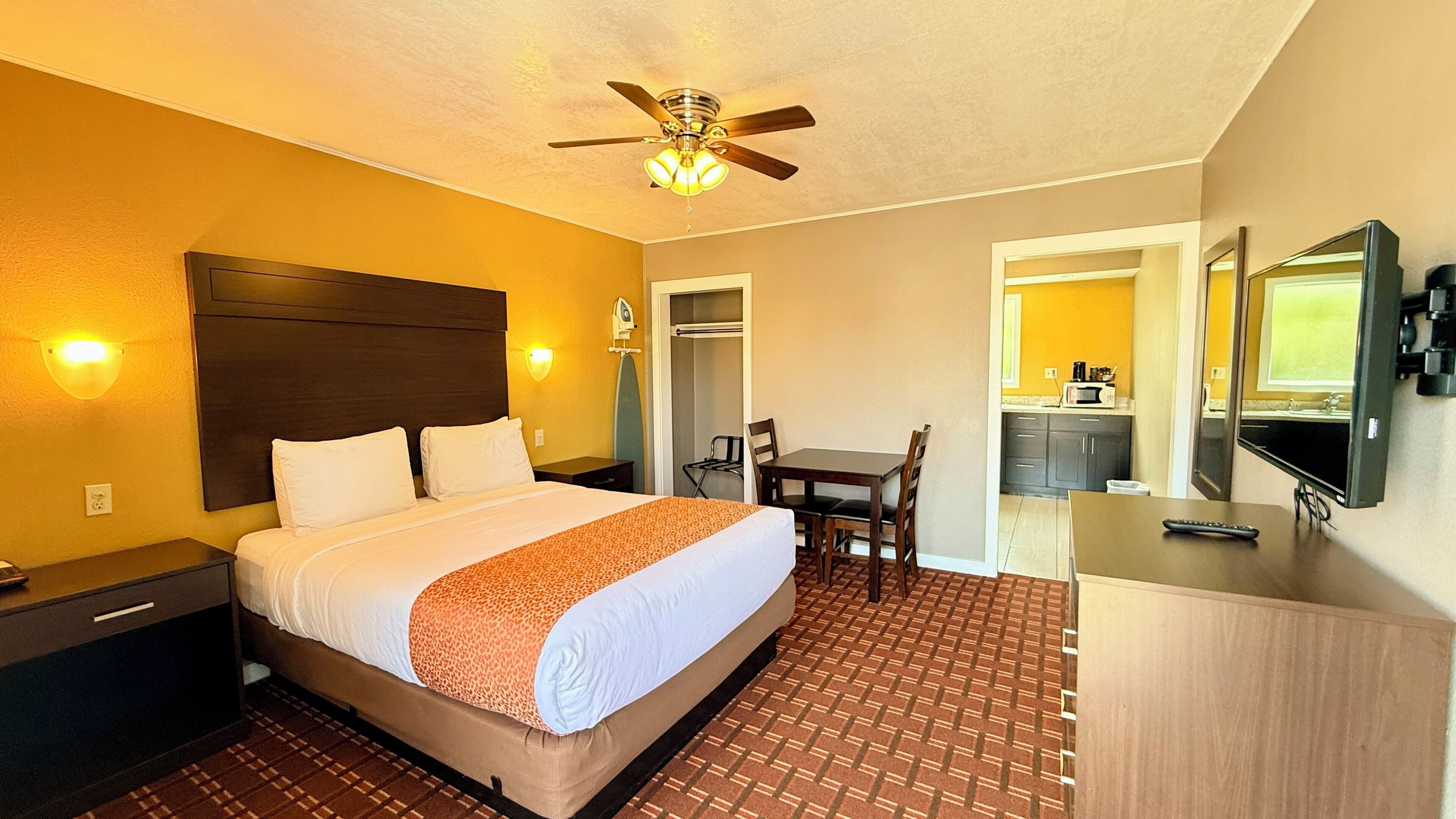 Suite, 1 Queen Bed, Non Smoking | 1 bedroom, iron/ironing board, free WiFi, bed sheets
