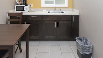 Suite, 2 Tempat Tidur Queen, Bebas Asap Rokok | Dapur pribadi | Lemari es dan microwave