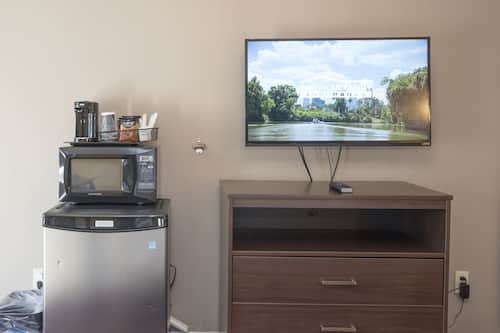 Standard Room, Non Smoking | Television