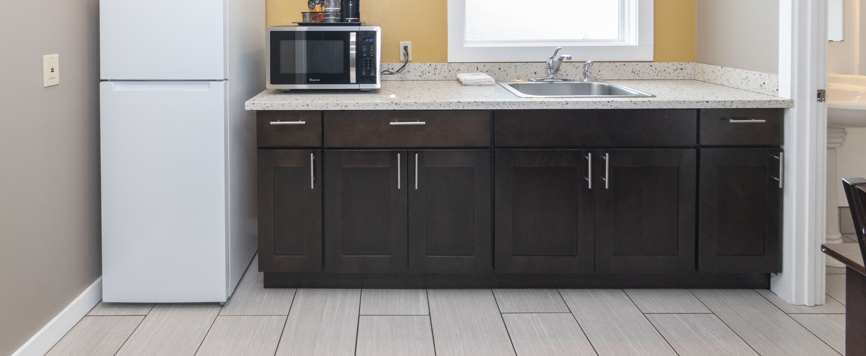 Deluxe Suite, 2 Queen Beds, Non Smoking | Private kitchen | Fridge, microwave