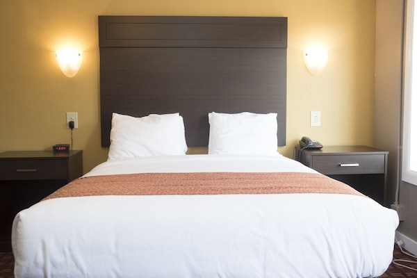Deluxe Suite, 2 Queen Beds, Non Smoking | 1 bedroom, iron/ironing board, free WiFi, bed sheets