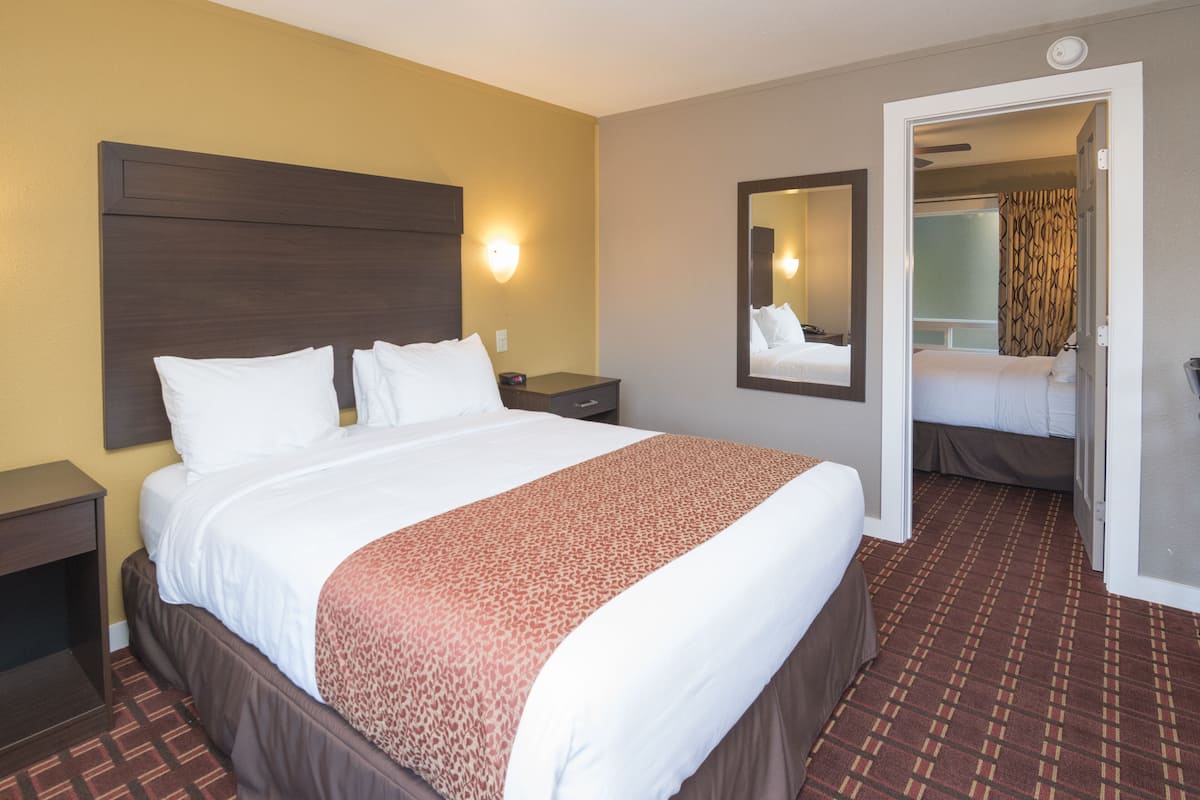 1 slaapkamer, een strijkplank/strijkijzer, gratis wifi, beddengoed