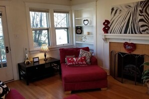 TV, fireplace, Hulu, streaming services