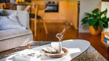 Smart-tv, boeken en een stereo