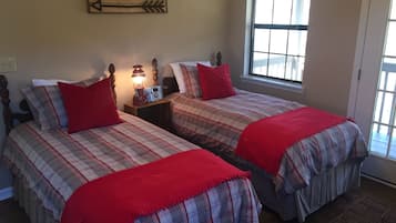 5 bedrooms, iron/ironing board, free WiFi, bed sheets