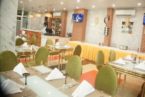 Daily full breakfast (USD 20 per person)