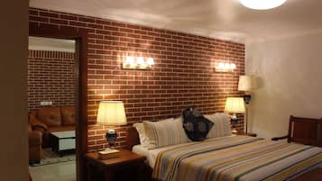 Suíte, 1 quarto | Frigobar, cofres nos quartos, escrivaninha, cortinas blackout