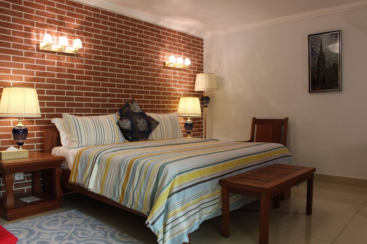Suite, 1 Bedroom | Minibar, in-room safe, desk, blackout drapes