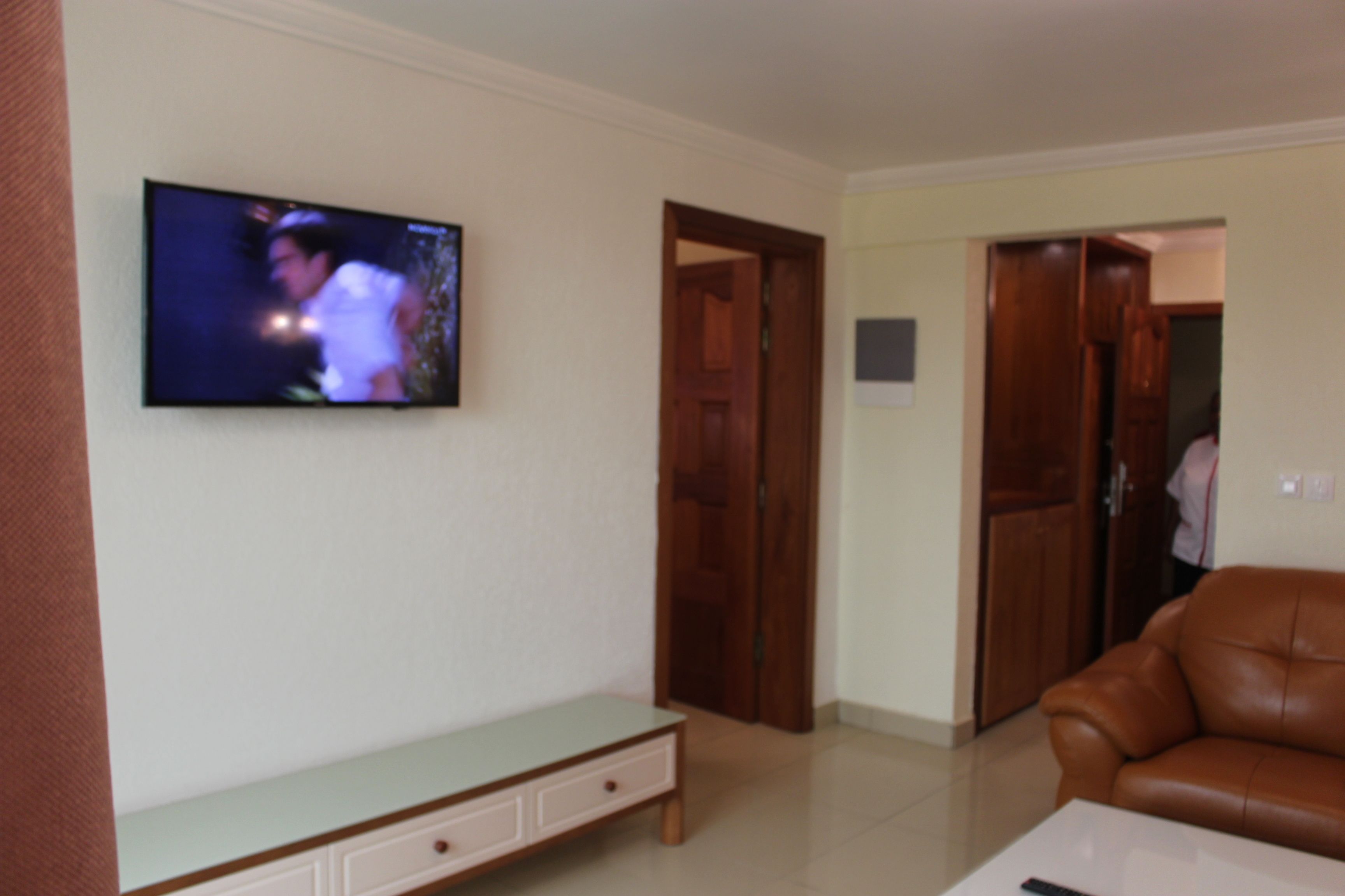 suite, 1 bedroom | living room | 32-inch flat-screen tv with cable channels, tv