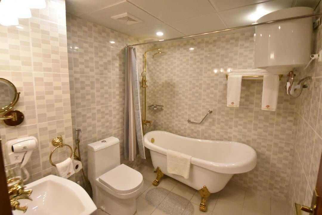 suite, 1 bedroom | bathroom | free toiletries, hair dryer, towels