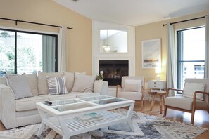 تلفزيون ذكي، مدفأة، مشغل دي في دي