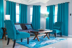 Villa Luxe, 2 chambres, 2 salles de bains, vue cour intérieure | Coin séjour