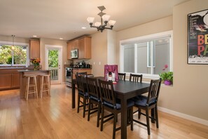 Deluxe Townhome, 3 Bedrooms, Kitchen | Living area | Flat-screen TV, fireplace - Seattle Vacation Home: Life's A Beach (Seattle)