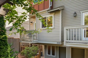 Front of property - Seattle Vacation Home: Life's A Beach (Seattle)