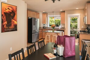 Deluxe Townhome, 3 Bedrooms, Kitchen | Living area | Flat-screen TV, fireplace - Seattle Vacation Home: Life's A Beach (Seattle)