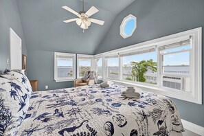 3 Schlafzimmer, Schreibtisch, Bügeleisen/Bügelbrett, Reisekinderbett