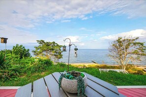 Property grounds - Stunning  Chesapeake view from almost ever room, private  15 home community beach, fossils, 450 pier (Port Republic)