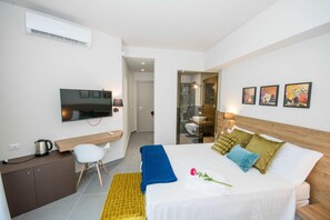 Minibar, in-room safe, desk, soundproofing - B&B Il Muro Vecchio Studios (Giardini Naxos)