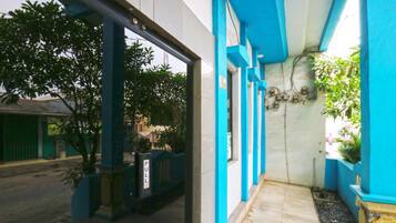 Pintu masuk properti