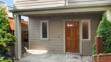 Pintu masuk hartanah