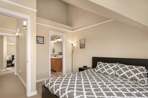 Deluxe Townhome, 3 Bedrooms, Kitchen | 3 bedrooms, individually decorated, individually furnished - Seattle Vacation Home: Life's A Game (Seattle)