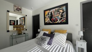 Fer et planche à repasser, Wi-Fi gratuit, draps fournis