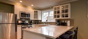 Seattle Vacation Home: The Gallery