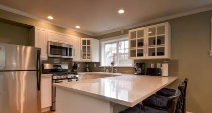 Seattle Vacation Home: The Gallery
