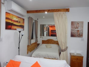 2 chambres, fer et planche Ă repasser, Internet gratuit, draps fournis